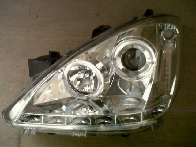 Lampu Depan Projector dan Lampu Belakang LED Mobil