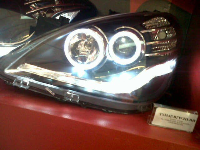 Lampu Depan Projector dan Lampu Belakang LED Mobil