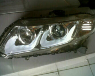 Lampu Depan Projector dan Lampu Belakang LED Mobil
