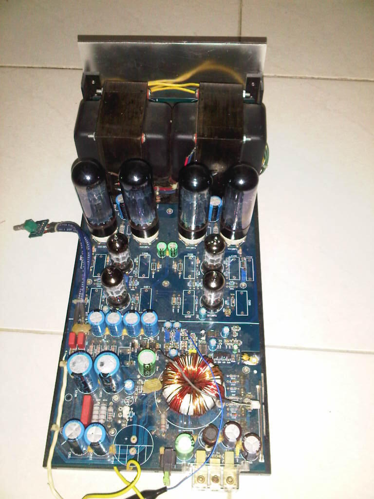 Pwr Amp Tabung untuk mobil 2x35W