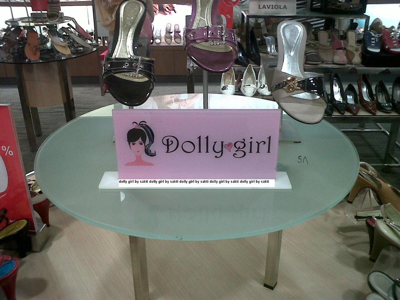 Gadis DOLLY