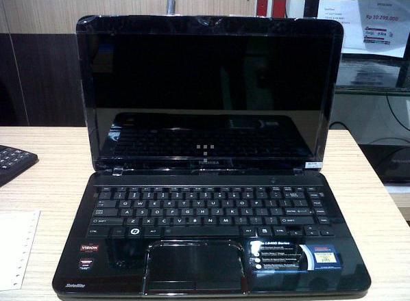 JUAL laptop TOSHIBA L840D spek gaming &#91;baru 2bulan&#93;
