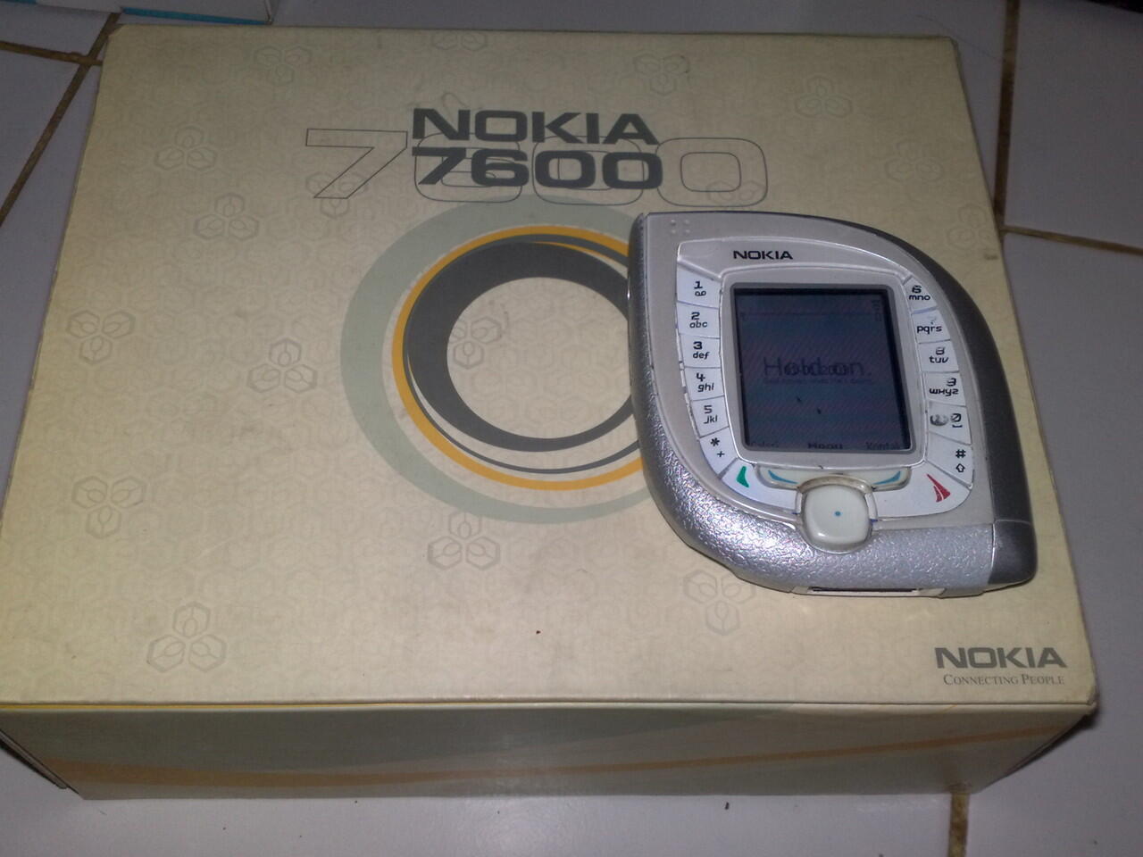 Nokia Daun 7600 (Rare) +Sony Ericsson Xperia Arc...cekidot gan....