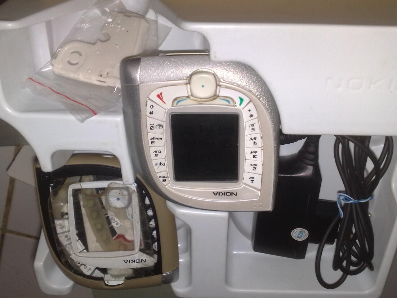 Nokia Daun 7600 (Rare) +Sony Ericsson Xperia Arc...cekidot gan....