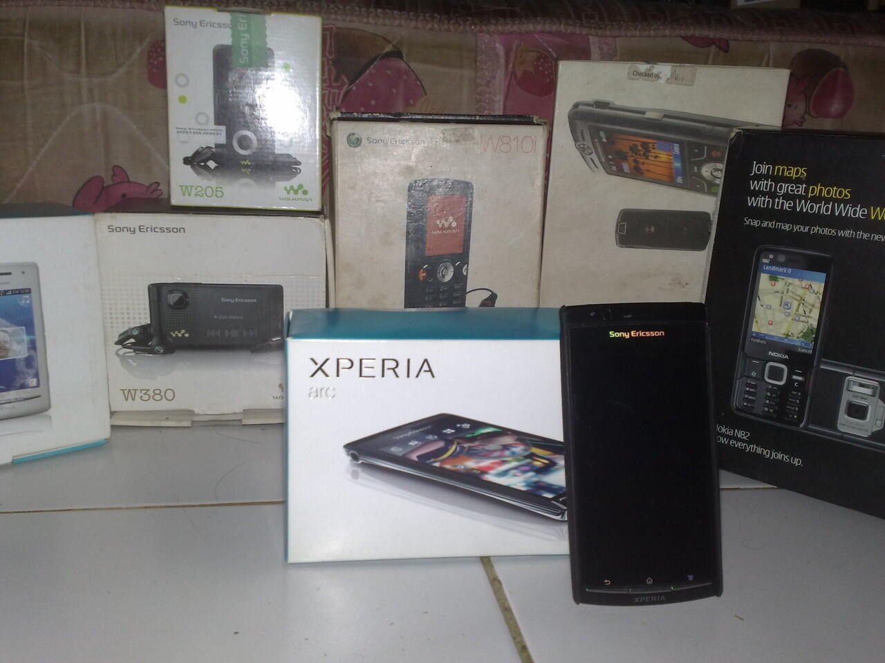 Nokia Daun 7600 (Rare) +Sony Ericsson Xperia Arc...cekidot gan....