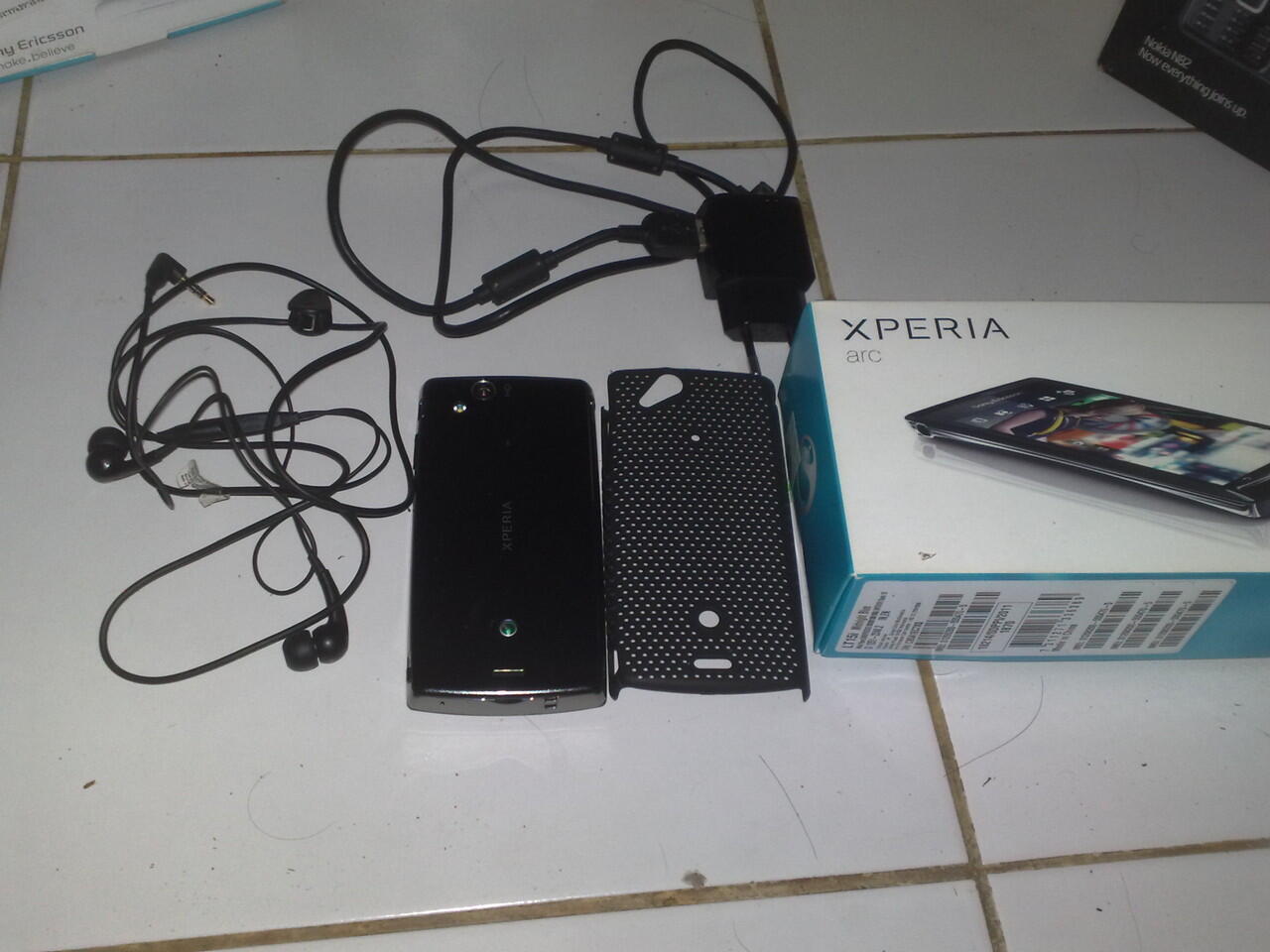 Nokia Daun 7600 (Rare) +Sony Ericsson Xperia Arc...cekidot gan....