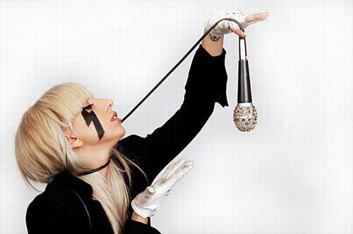 Lady Gaga, Boneka Illuminati
