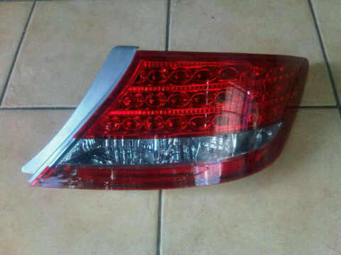 Lampu Depan Projector dan Lampu Belakang LED Mobil