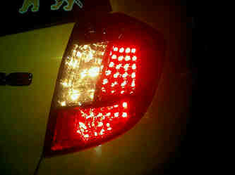 Lampu Depan Projector dan Lampu Belakang LED Mobil