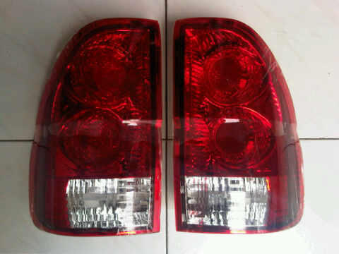 Lampu Depan Projector dan Lampu Belakang LED Mobil