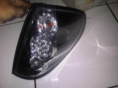 Lampu Depan Projector dan Lampu Belakang LED Mobil