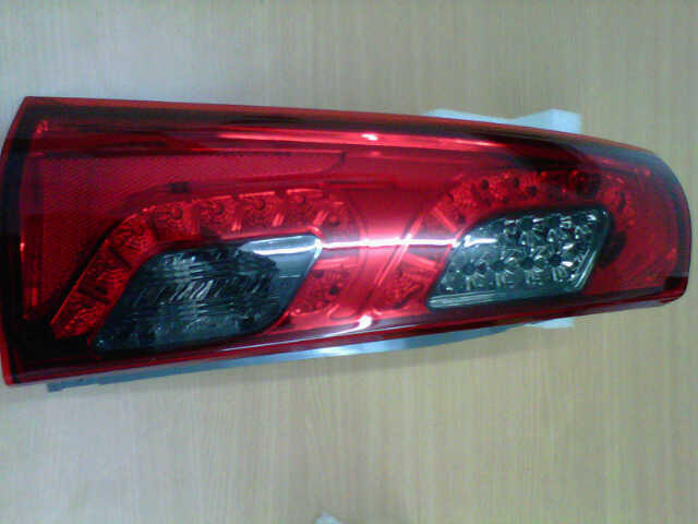 Lampu Depan Projector dan Lampu Belakang LED Mobil
