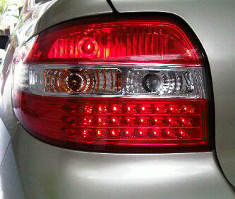 Lampu Depan Projector dan Lampu Belakang LED Mobil