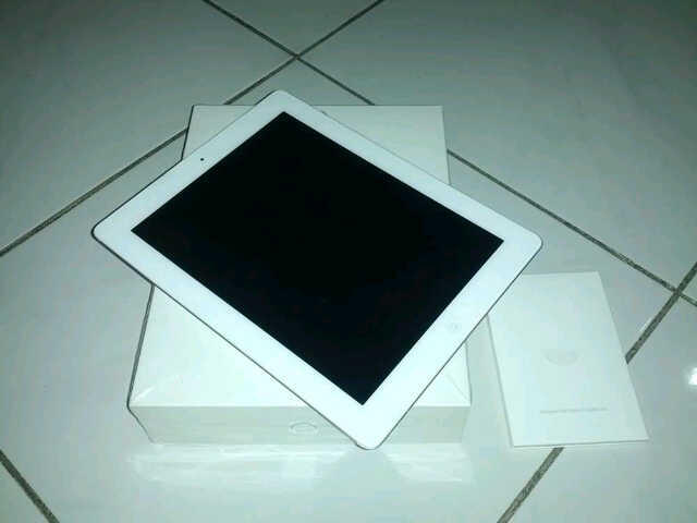iPad 2 16 GB 3G WIFI - Mulus Murah Belum 1 Tahun