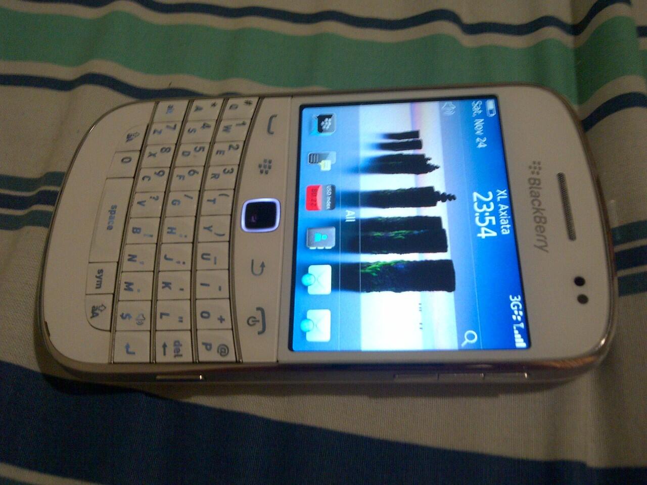 Blackberry Dakota White 2nd Garansi 20 CTN 20 Bulan