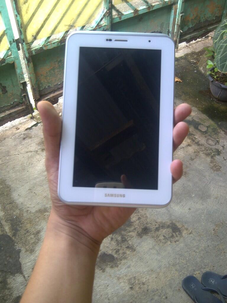 samsung galaxy tab 2 7.0 p3100,br pke 1 bulan,hadiah dri kantor,garansi pnjang
