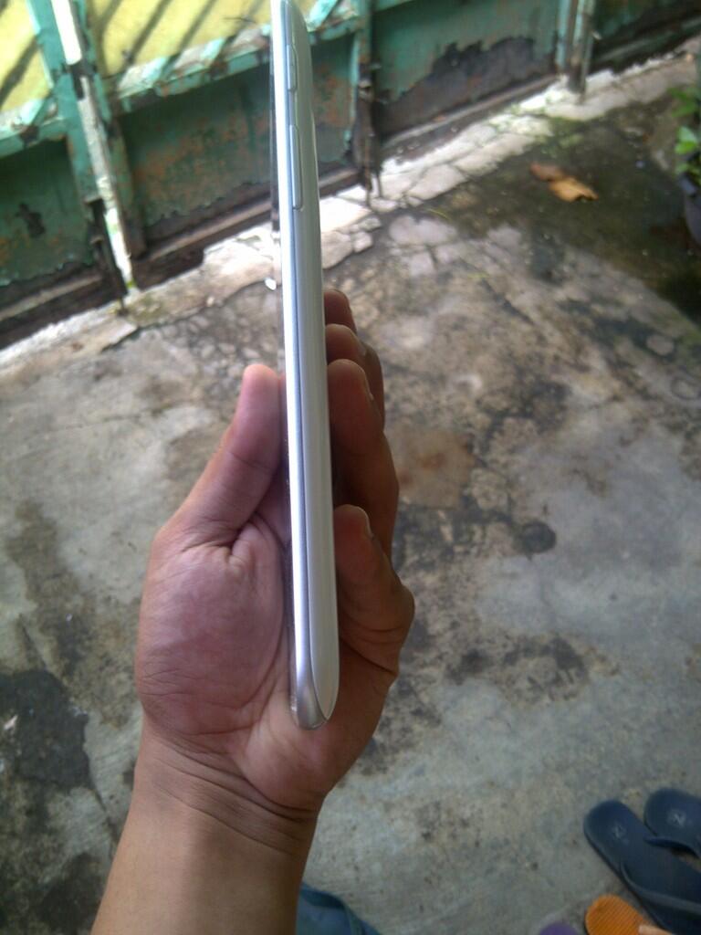 samsung galaxy tab 2 7.0 p3100,br pke 1 bulan,hadiah dri kantor,garansi pnjang