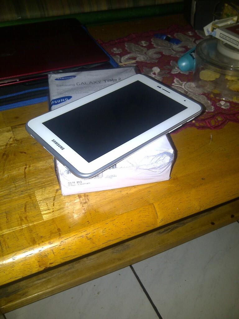 samsung galaxy tab 2 7.0 p3100,br pke 1 bulan,hadiah dri kantor,garansi pnjang
