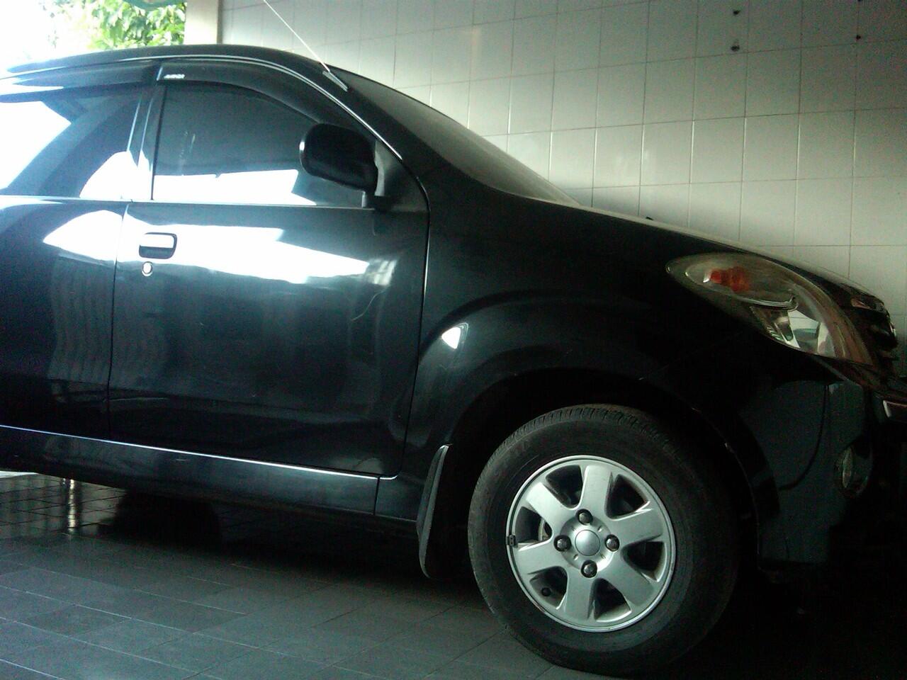 Avanza E/Black 2005