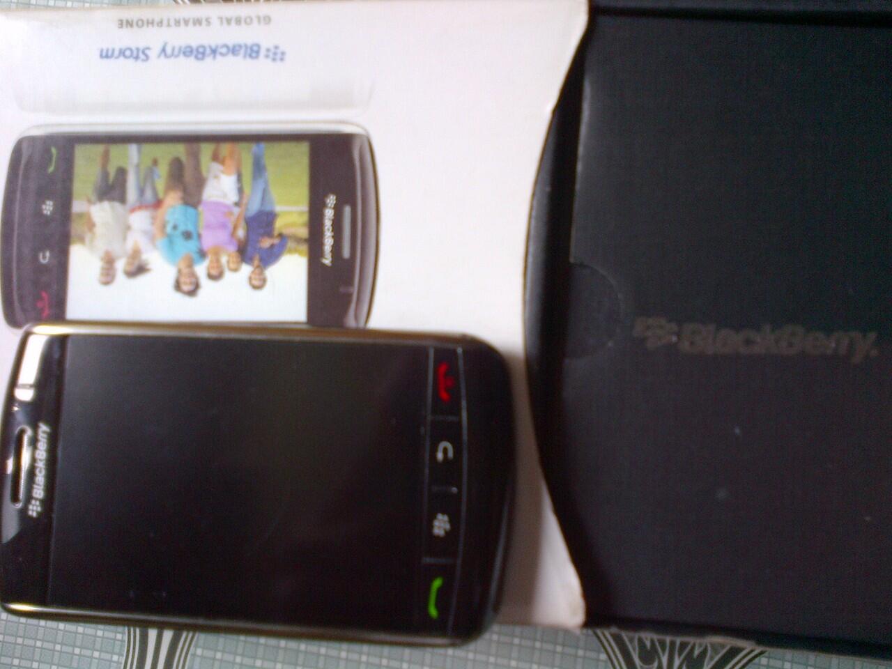 Blackberry 9530 ( Stom 1)