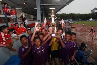 Ane Menangis Gan / Sis, Akhirnya INDONESIA Angkat PIALA...!!!!!!!!!!!! (video)