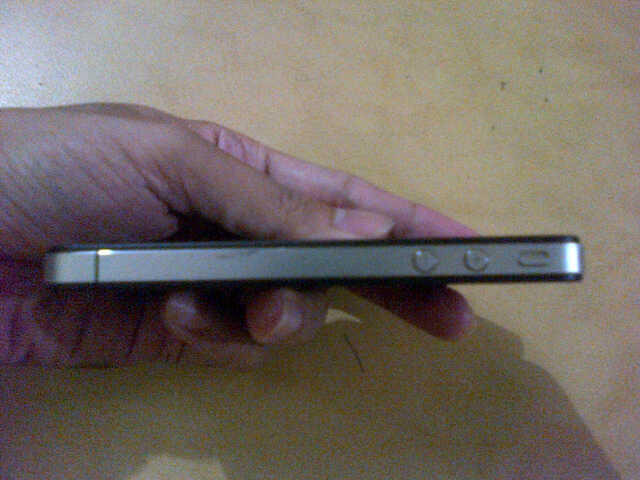 Jual RUGI Iphone 4 32Gb FU cuma 3,9jt!!BU