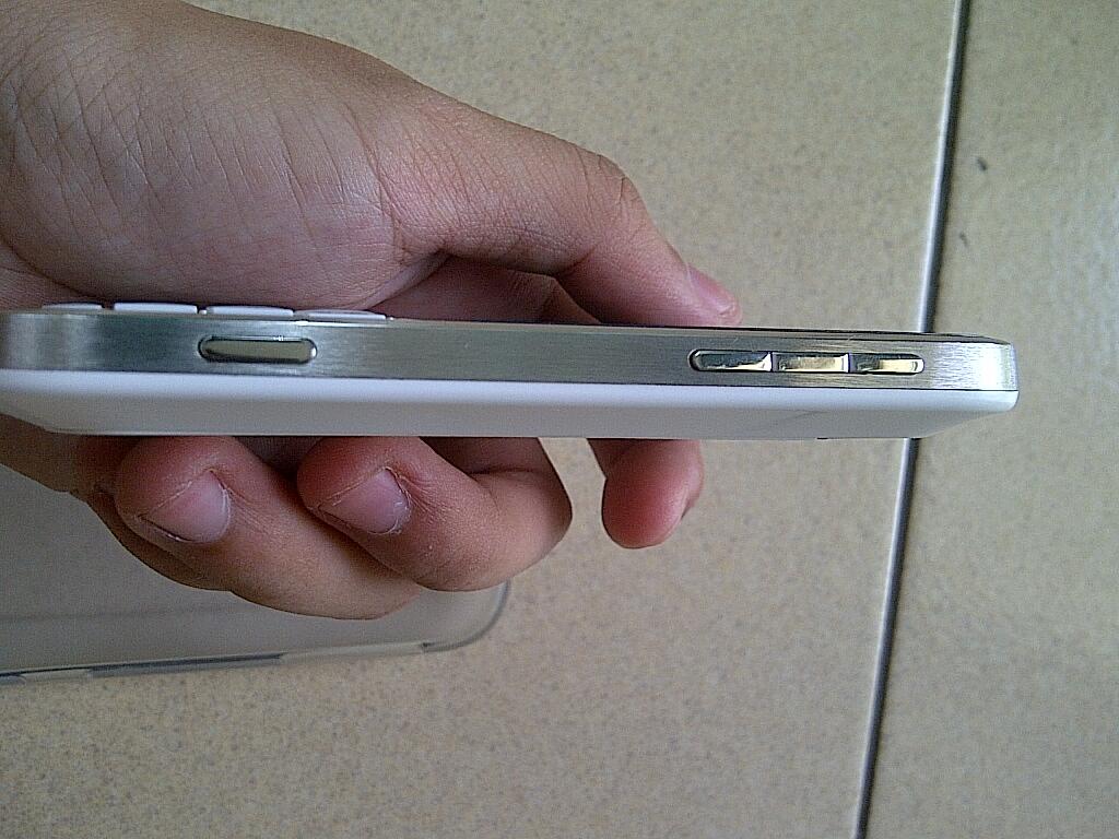 BLACKBERRY DAKOTA BOLD 9900 BARU 2 MINGGU!!