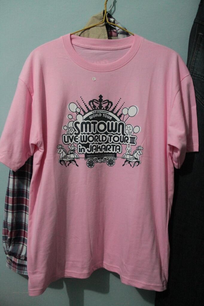 T-Shirt Official SMTOWN World Tour 3 in Jakarta (COD only)