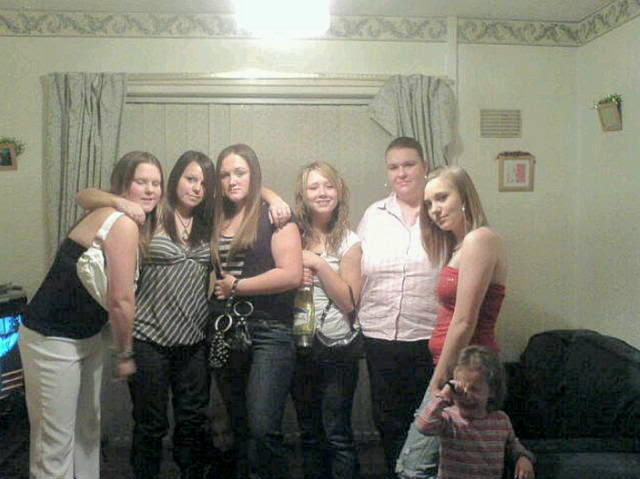 Ada yang ANEH dari FOTO ini Gan! &#91;NO BB&#93; &#91;First Thread&#93;