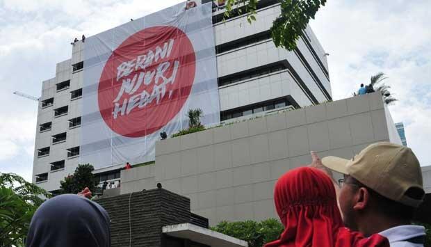 Spanduk Raksasa Tembok Gedung KPK &#91;Pic&#93;