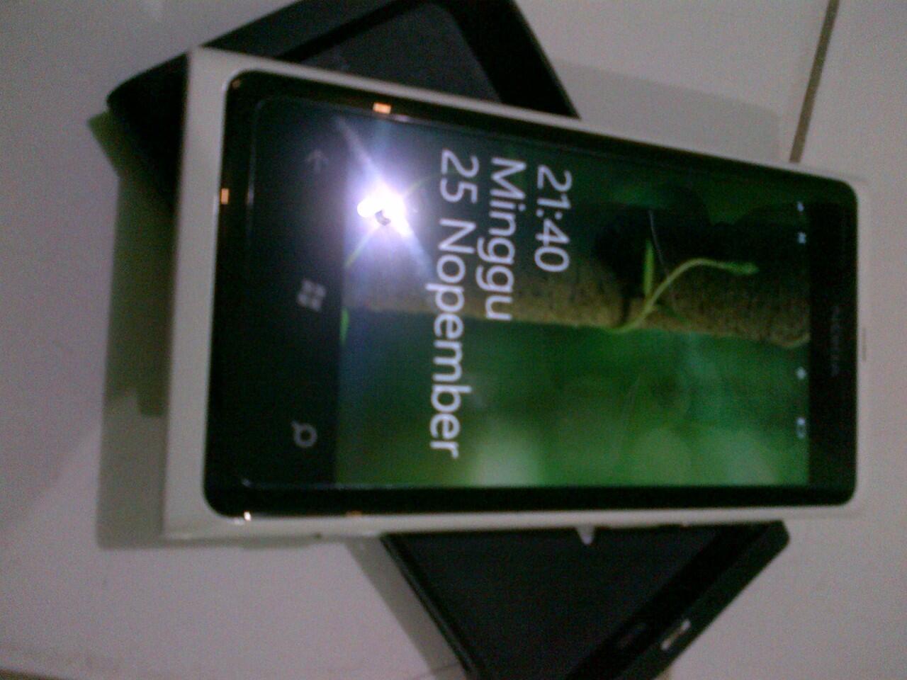 wts : repost jual nokia lumia 800 16gb putih garansi sept 2013 murah