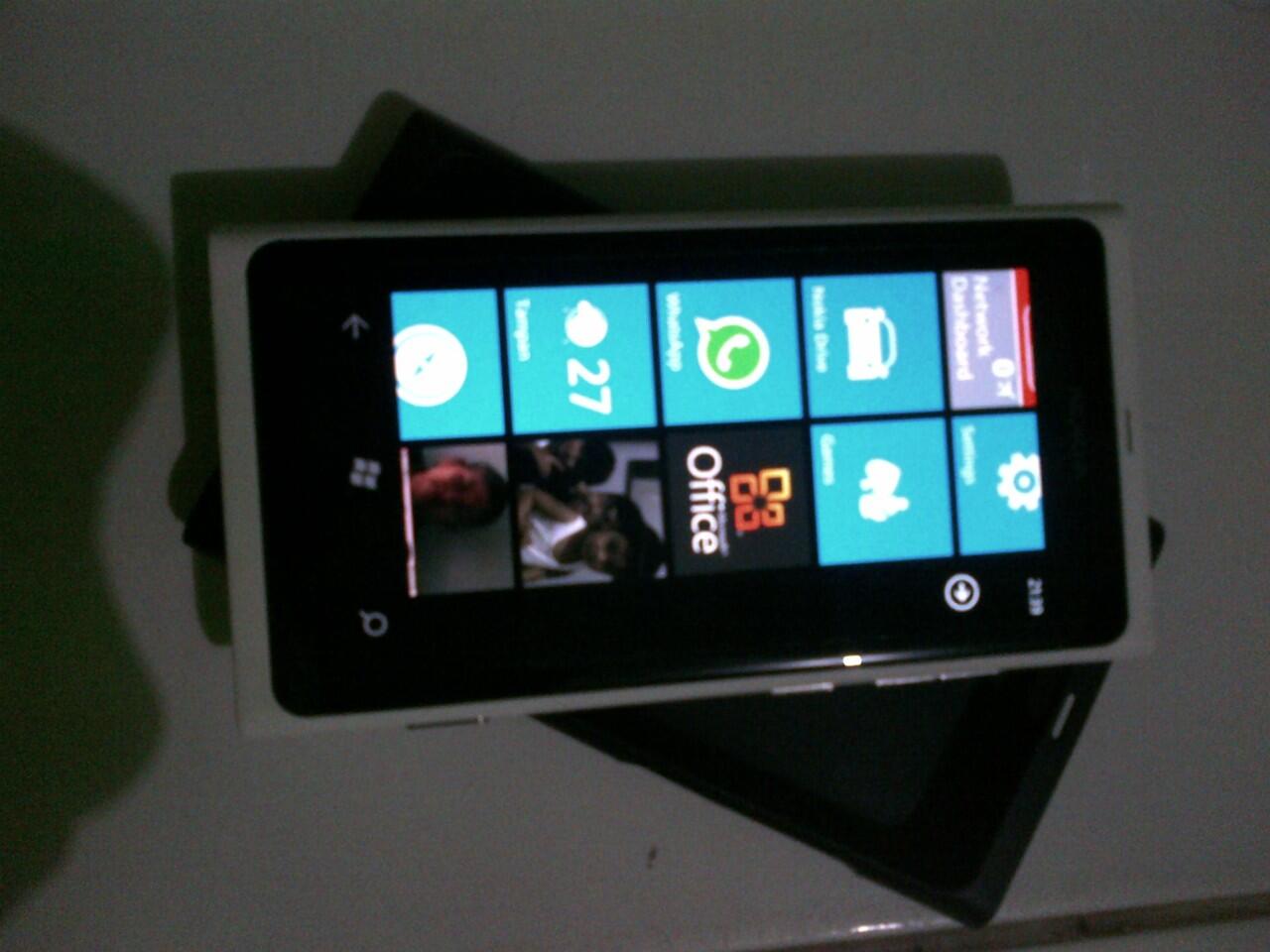 wts : repost jual nokia lumia 800 16gb putih garansi sept 2013 murah