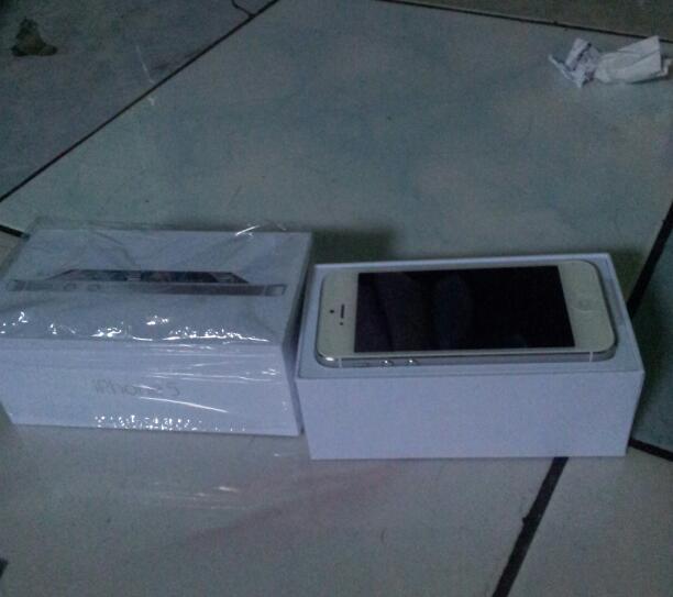 Dijual iphone 5 32 GB