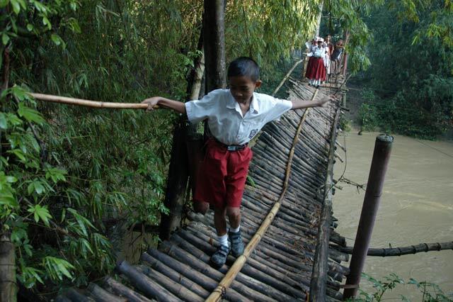 kenapa gak ada donasi untuk anak-anak Indonesia ya gan?