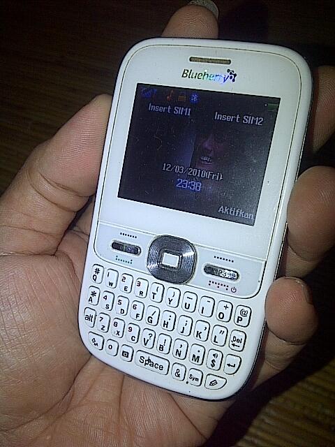 JUAL HANDPHONE CSL BLUEBERRY i6000 (Dual SIM, QWERT)