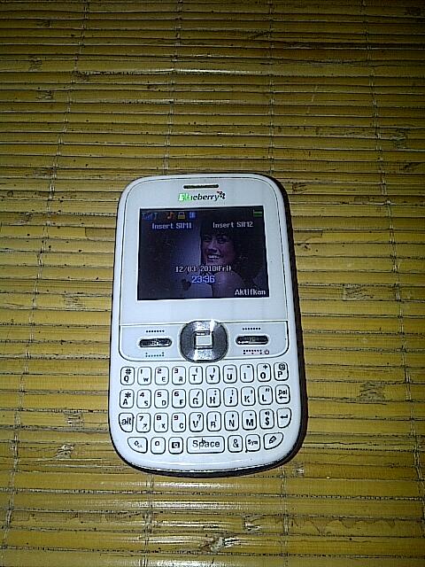 JUAL HANDPHONE CSL BLUEBERRY i6000 (Dual SIM, QWERT)