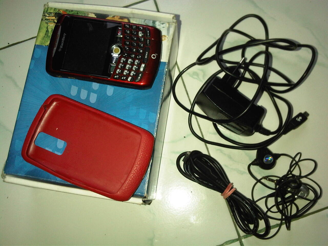 blacberry 8310 merah normal,,
