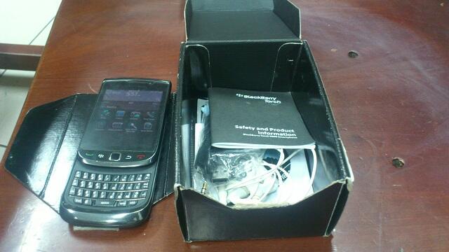 jual blackberry torch 9800 murmer fullset fisik 95%