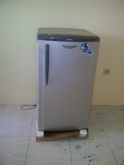 Terjual dijual lemari  es  freezer TOSHIBA glacio khusus 