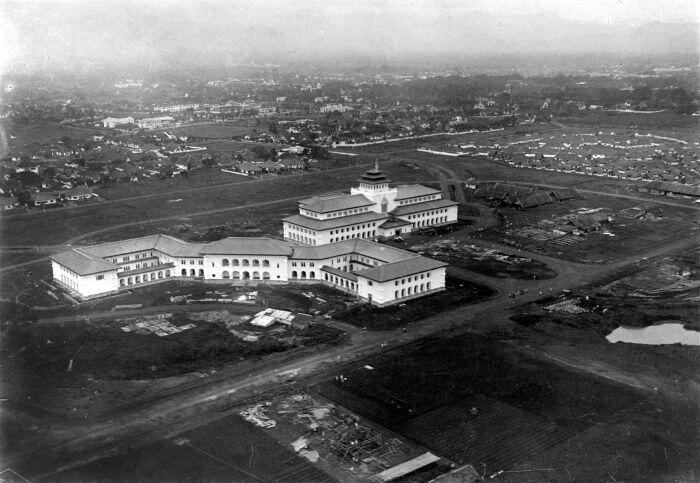 &#91;FOTO&#93; Gedung sate pra-kemerdekaan dan sekarang