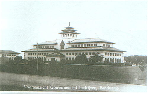 &#91;FOTO&#93; Gedung sate pra-kemerdekaan dan sekarang