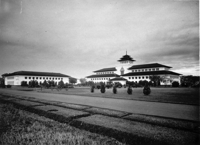 &#91;FOTO&#93; Gedung sate pra-kemerdekaan dan sekarang