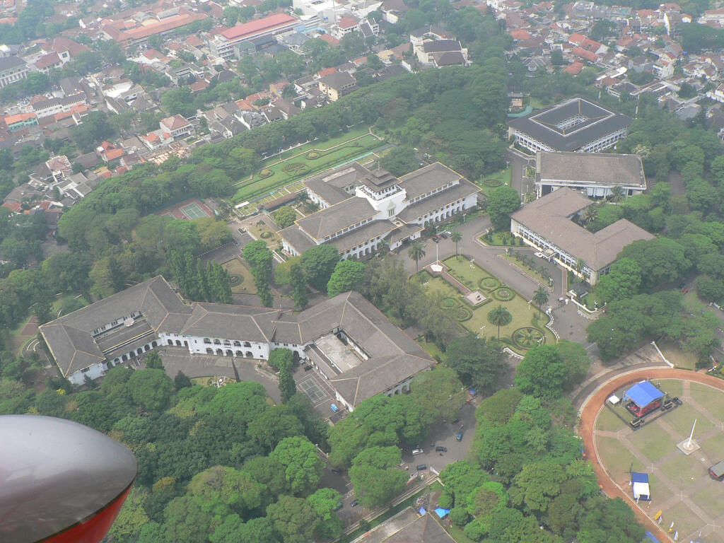 &#91;FOTO&#93; Gedung sate pra-kemerdekaan dan sekarang