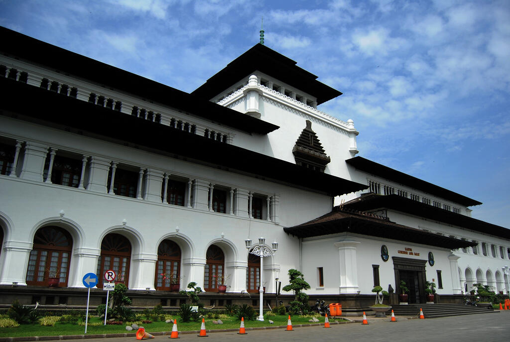 &#91;FOTO&#93; Gedung sate pra-kemerdekaan dan sekarang