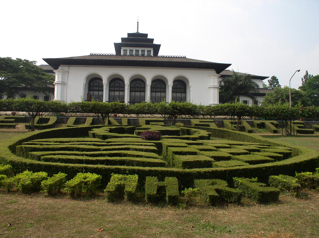 &#91;FOTO&#93; Gedung sate pra-kemerdekaan dan sekarang