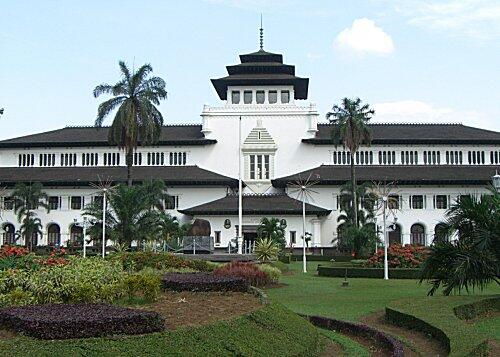 &#91;FOTO&#93; Gedung sate pra-kemerdekaan dan sekarang
