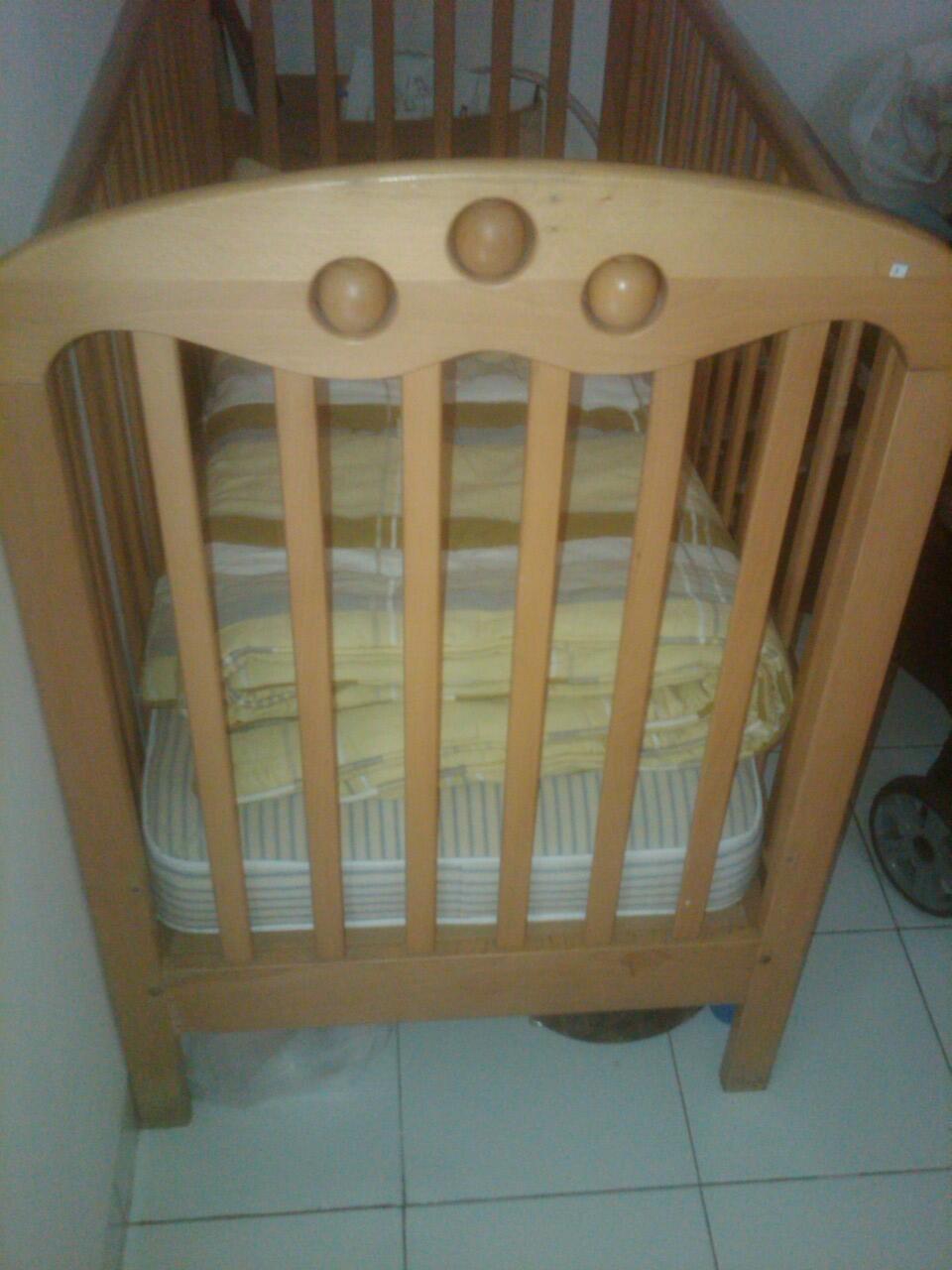 Tempat Tidur dan Dorongan Bayi