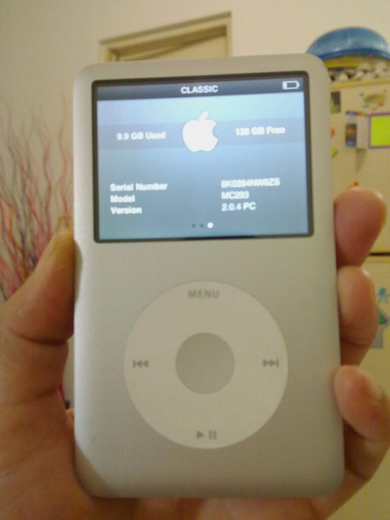 IPOD CLASSIC SILVER 160 GB /SUPER MULUS / FULSET ORIGINAL / MURAH