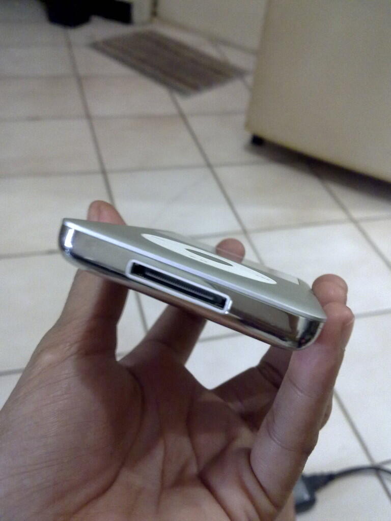 IPOD CLASSIC SILVER 160 GB /SUPER MULUS / FULSET ORIGINAL / MURAH