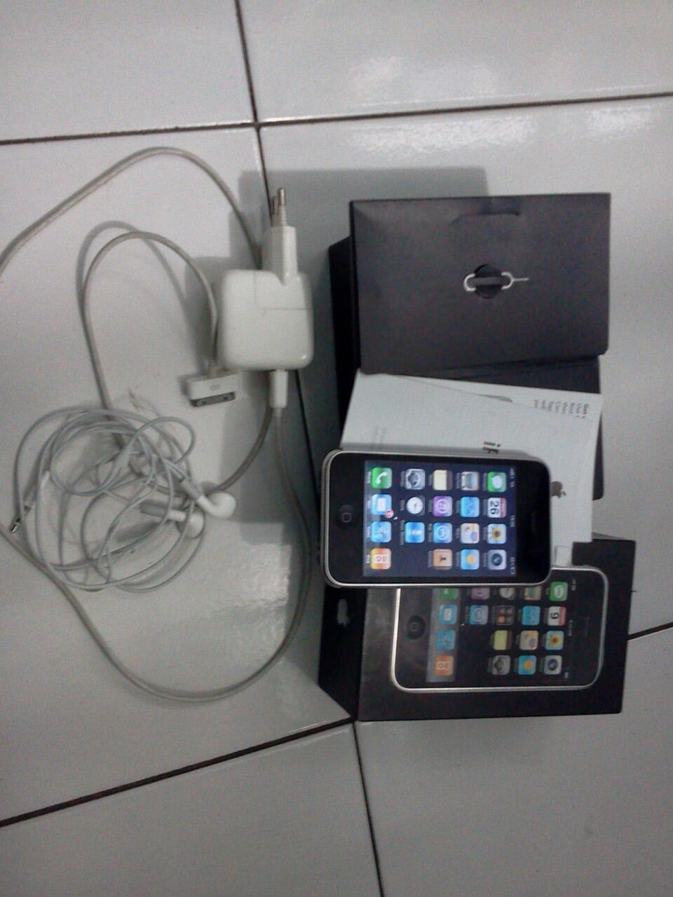 iPhone 3G 8Gb Black SU (Mulus en Lenkap)